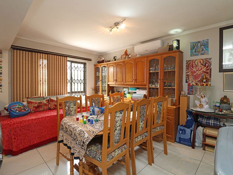 Modern 3 bedroom house for sale in Summerset, Midrand—Ideal for families seeking comfort & style - Photo 9