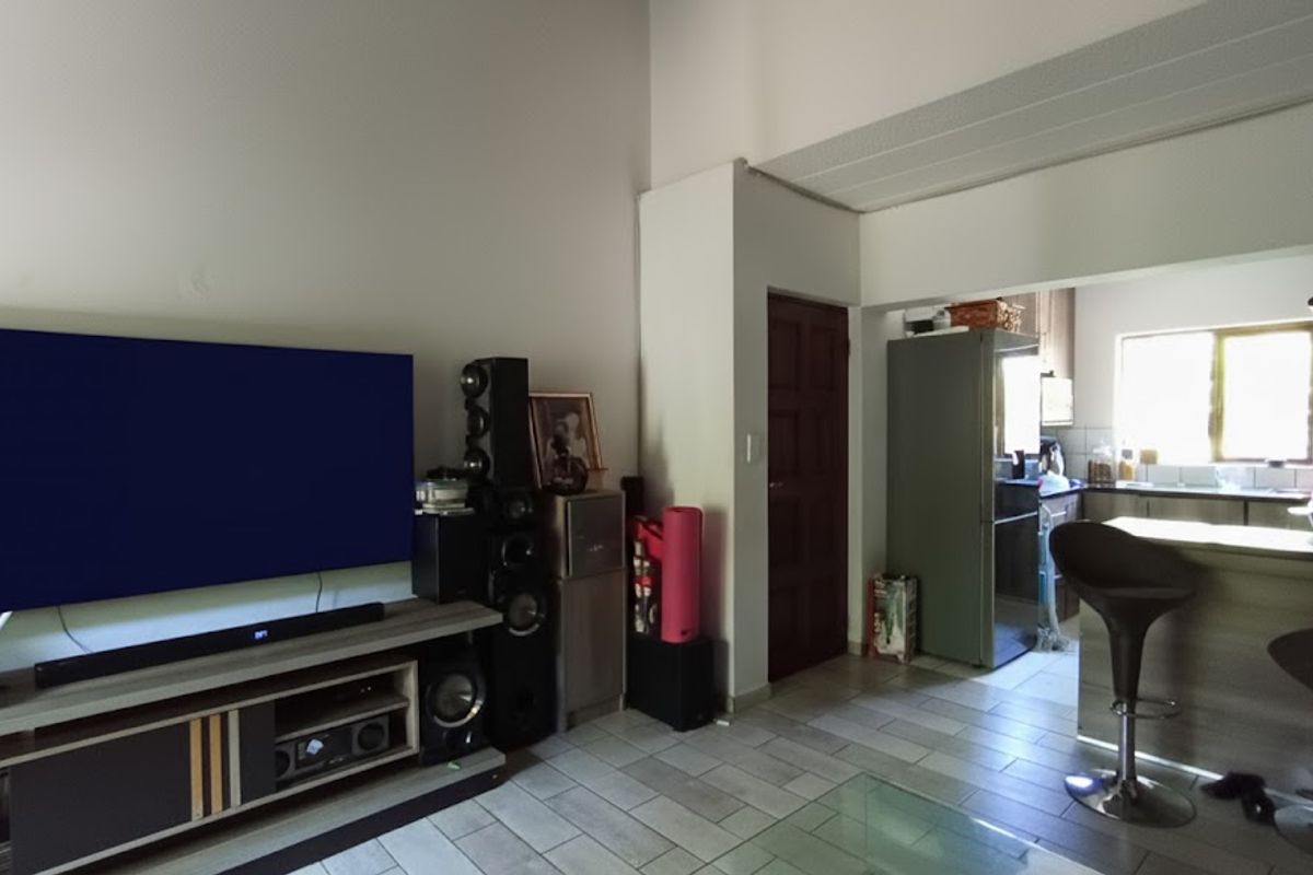 Cozy & Convenient 2 Bedroom Apartment Perfect for Young family | Roommates | Investors - Photo 3