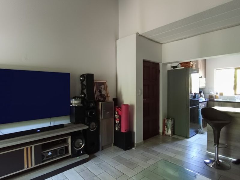 Cozy & Convenient 2 Bedroom Apartment Perfect for Young family | Roommates | Investors - Photo 3