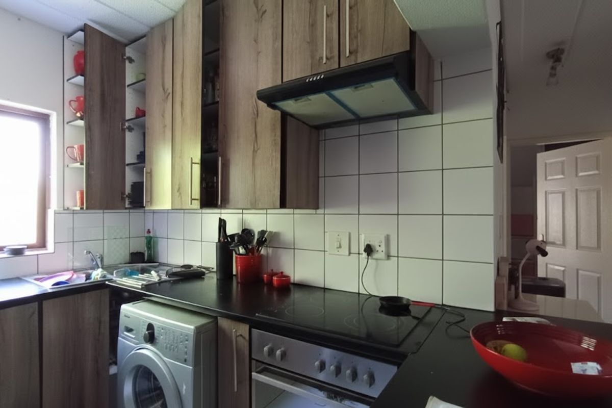 Cozy & Convenient 2 Bedroom Apartment Perfect for Young family | Roommates | Investors - Photo 4