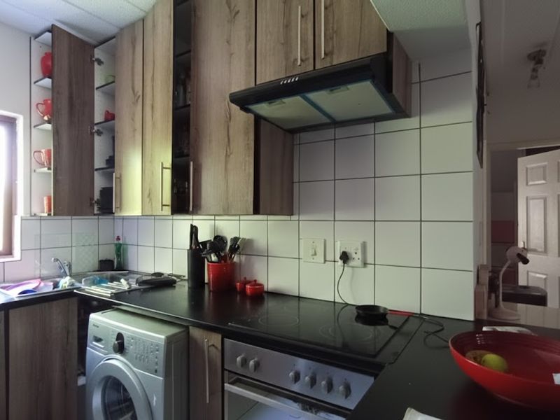 Cozy & Convenient 2 Bedroom Apartment Perfect for Young family | Roommates | Investors - Photo 4