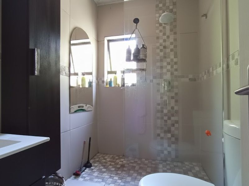 Cozy & Convenient 2 Bedroom Apartment Perfect for Young family | Roommates | Investors - Photo 10