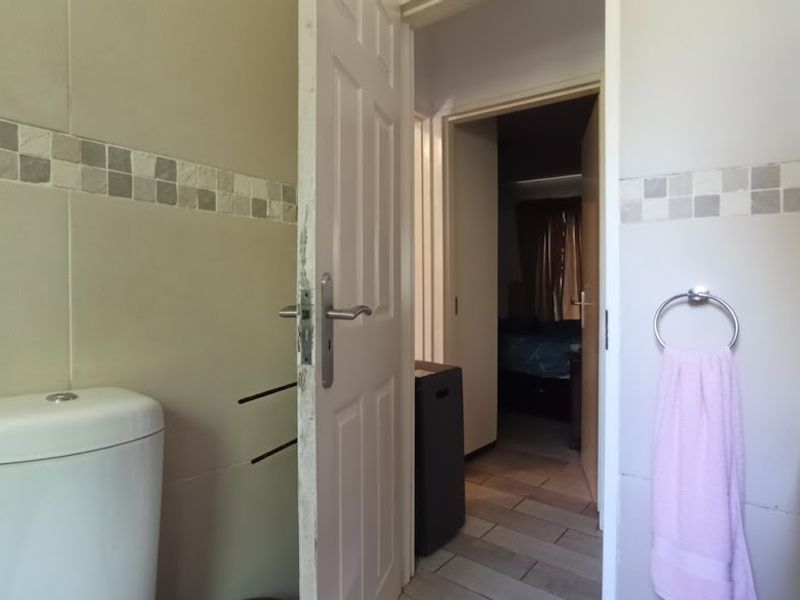 Cozy & Convenient 2 Bedroom Apartment Perfect for Young family | Roommates | Investors - Photo 9