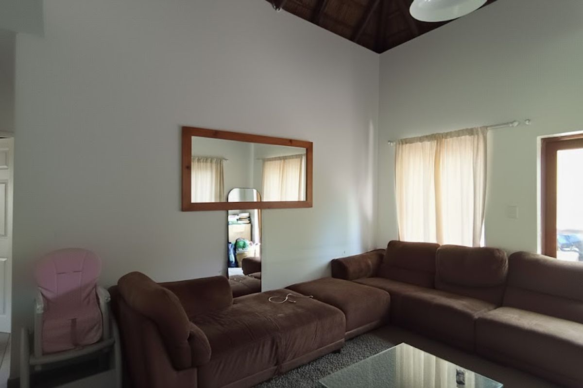 Cozy & Convenient 2 Bedroom Apartment Perfect for Young family | Roommates | Investors - Photo 2