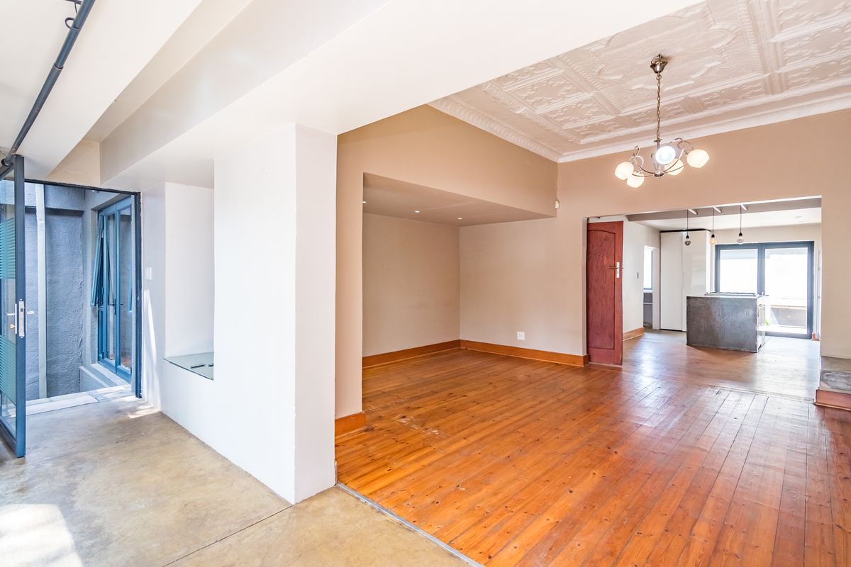 ELEGANT. MODERN. PLUS COTTAGE. - Photo 3