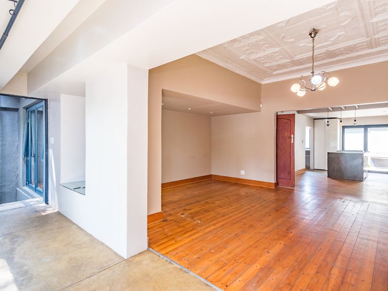 ELEGANT. MODERN. PLUS COTTAGE. - Photo 3