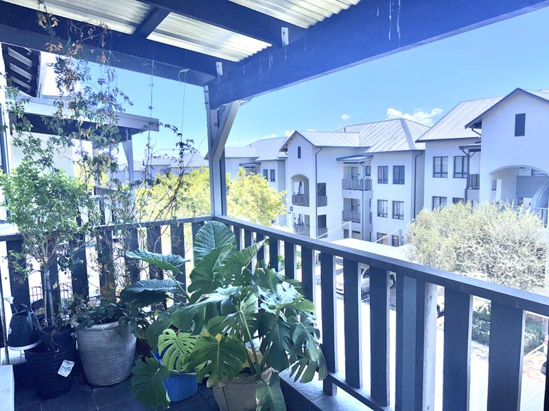 PRICED TO SELL.  TOP FLOOR LOCK UP-AND-GO. PET FRIENDLY. - Photo 8