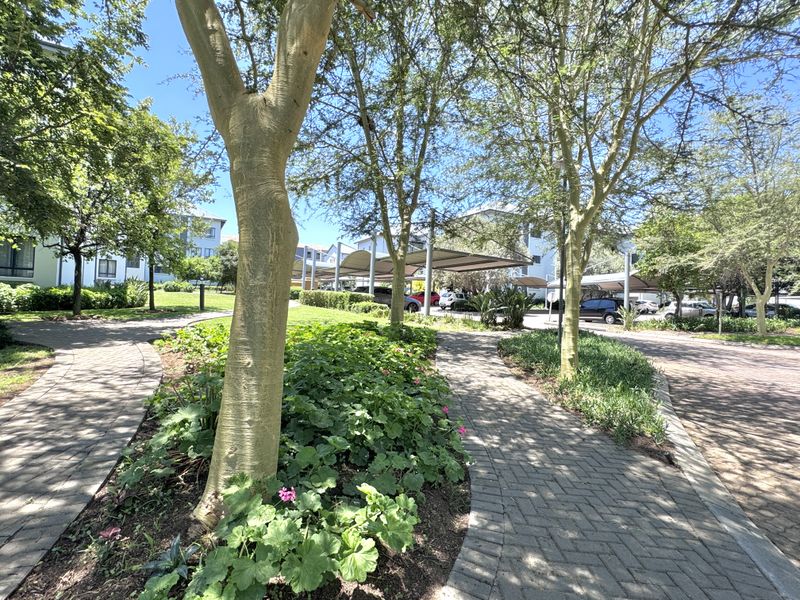 PRICED TO SELL.  TOP FLOOR LOCK UP-AND-GO. PET FRIENDLY. - Photo 3