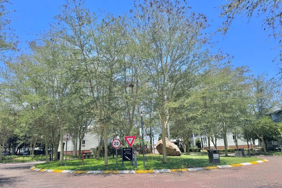 PRICED TO SELL.  TOP FLOOR LOCK UP-AND-GO. PET FRIENDLY. - Photo 2