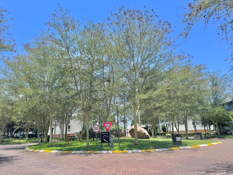 PRICED TO SELL.  TOP FLOOR LOCK UP-AND-GO. PET FRIENDLY. - Photo 2