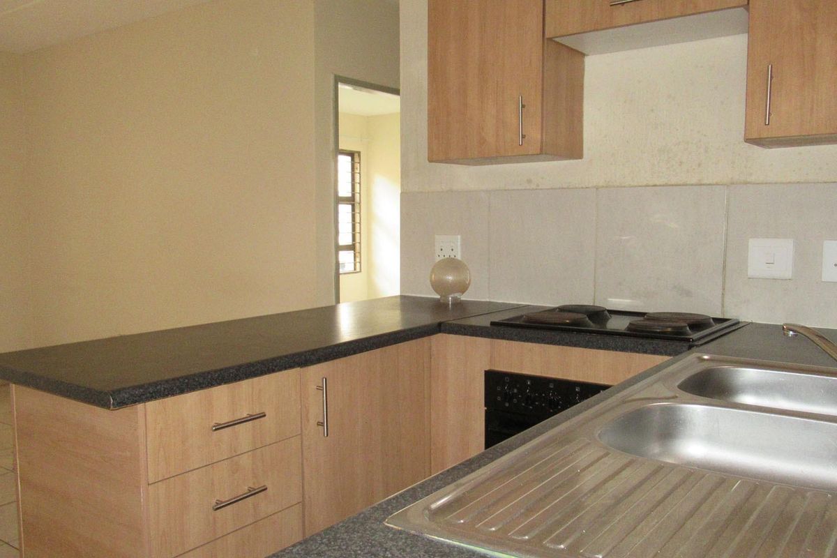 Summer Gardens - Photo 2