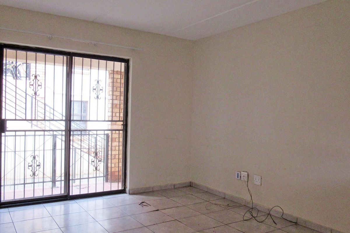 Summer Gardens - Photo 3