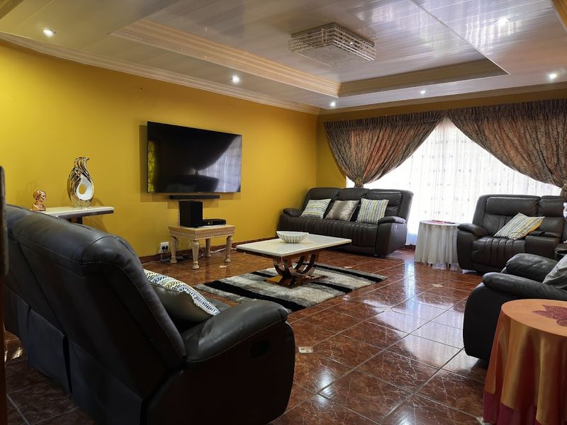 A Canvas for Your Dream Home –Transform This Spacious Ninapark Property Into Something Extraordinary - Photo 9