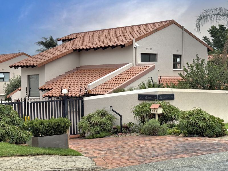 IMMACULATE THREE BEDROOM RESIDENCE - Photo 2