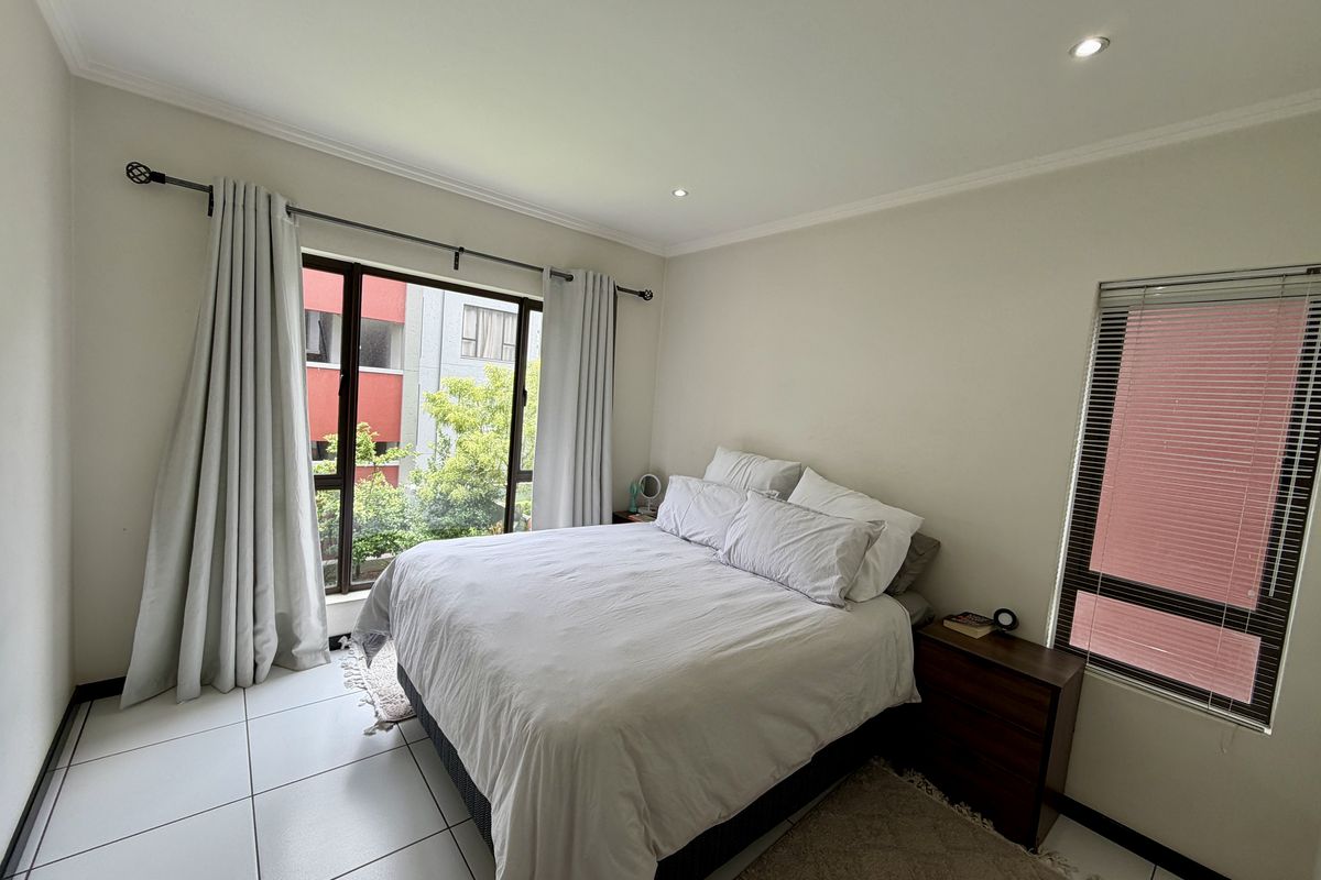 Charming 2-bedroom apartment for sale in Barbeque Downs, Midrand—perfect for modern living! - Photo 5