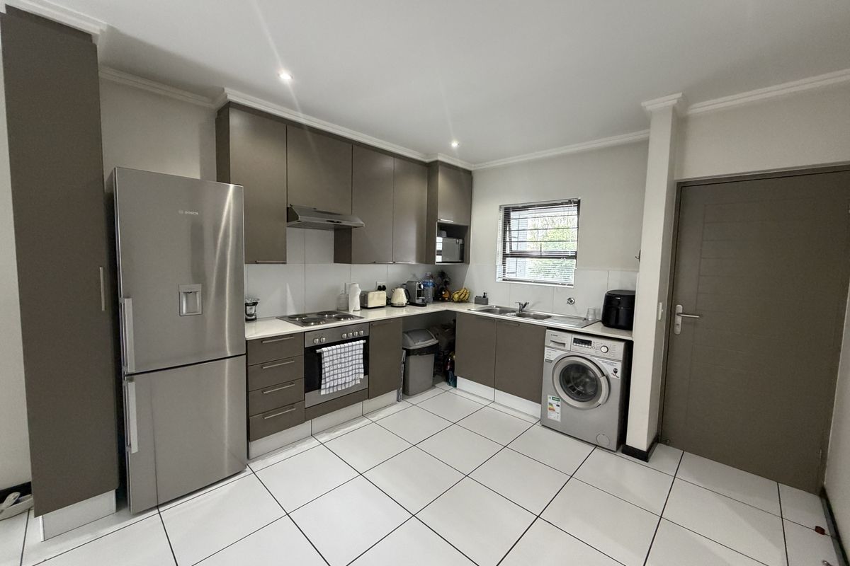 Charming 2-bedroom apartment for sale in Barbeque Downs, Midrand—perfect for modern living! - Photo 2