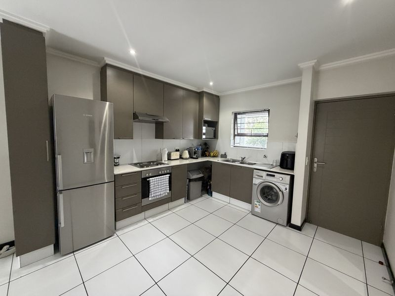 Charming 2-bedroom apartment for sale in Barbeque Downs, Midrand—perfect for modern living! - Photo 2