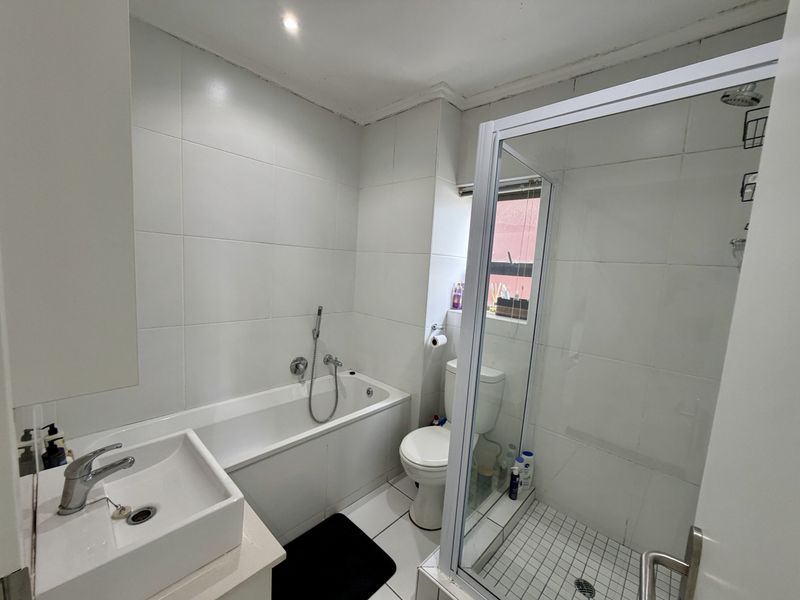 Charming 2-bedroom apartment for sale in Barbeque Downs, Midrand—perfect for modern living! - Photo 6