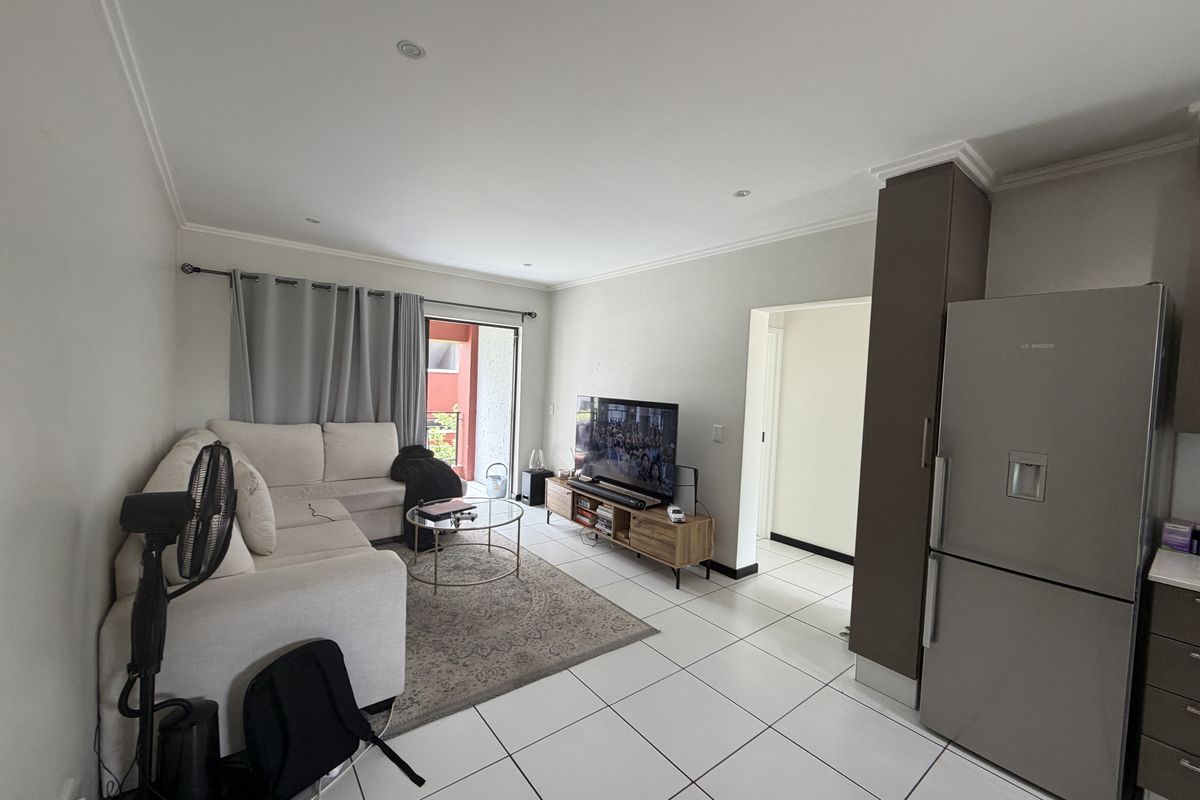 Charming 2-bedroom apartment for sale in Barbeque Downs, Midrand—perfect for modern living! - Photo 4