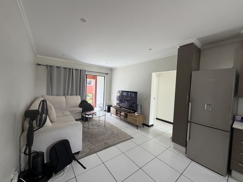 Charming 2-bedroom apartment for sale in Barbeque Downs, Midrand—perfect for modern living! - Photo 4