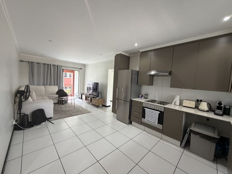 Charming 2-bedroom apartment for sale in Barbeque Downs, Midrand—perfect for modern living! - Photo 3