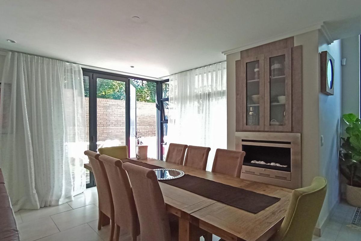 Modern Luxury. Prime Location. Instant Envy - Photo 4