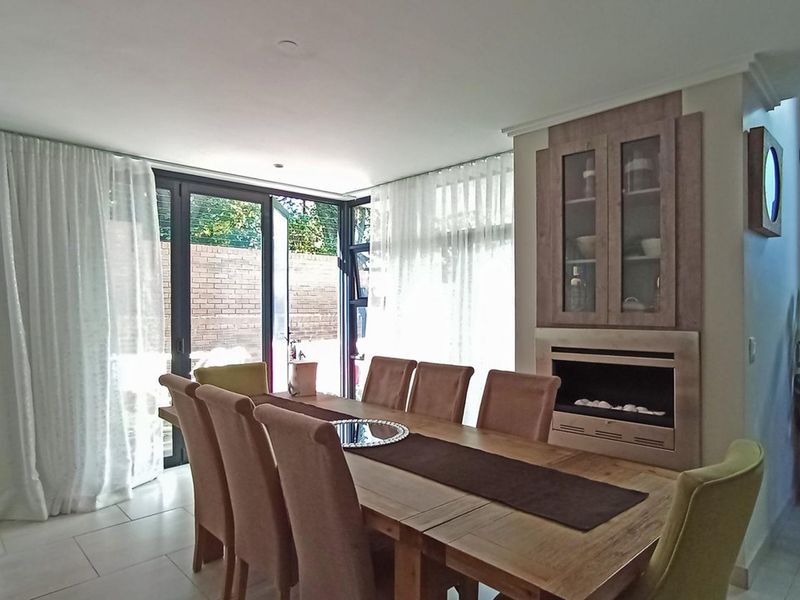 Modern Luxury. Prime Location. Instant Envy - Photo 4