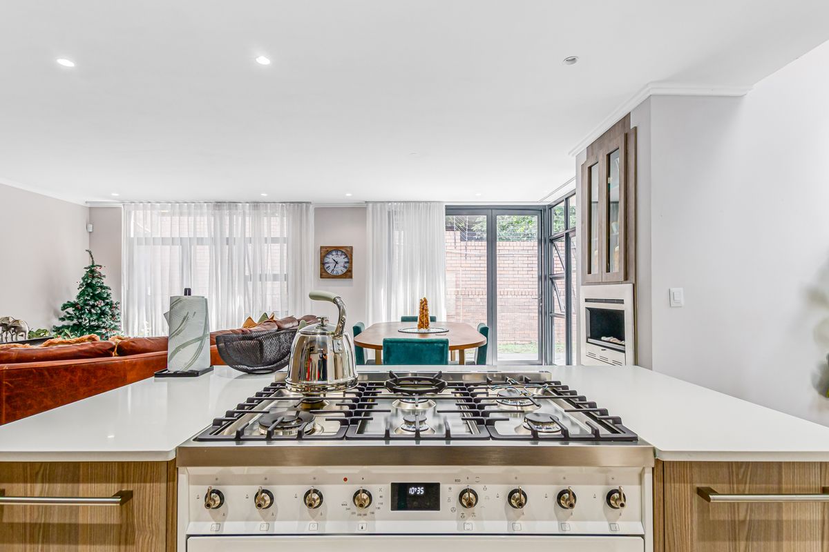 Modern Luxury. Prime Location. Instant Envy - Photo 3