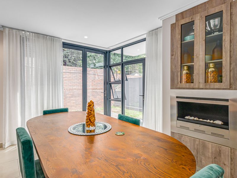 Modern Luxury. Prime Location. Instant Envy - Photo 10