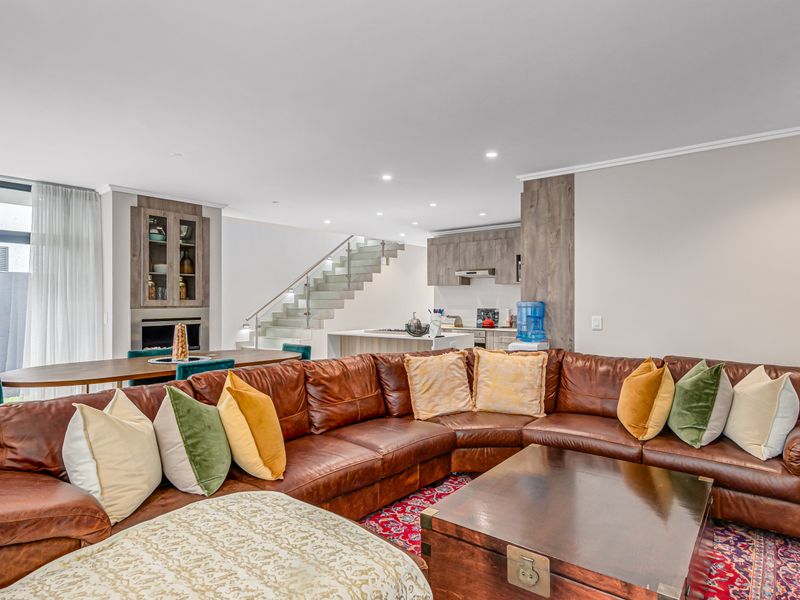 Modern Luxury. Prime Location. Instant Envy - Photo 9