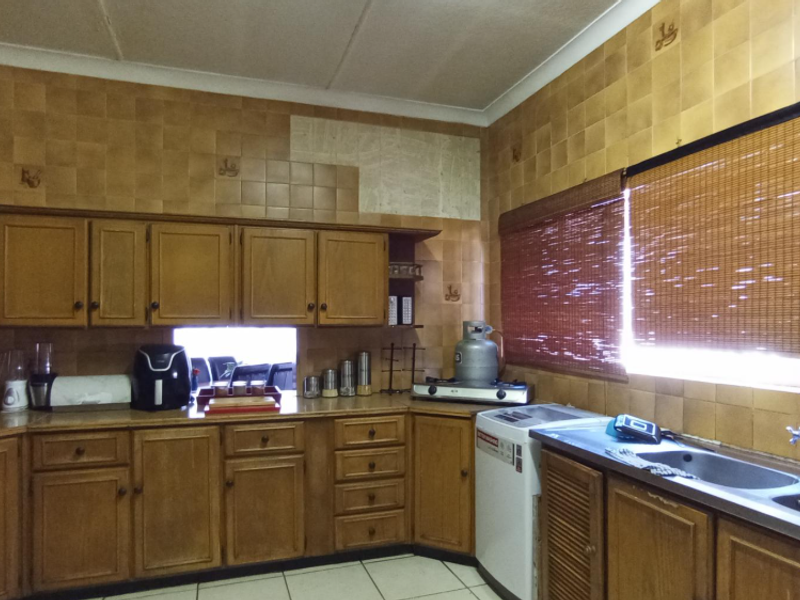 Stunning 3-bedroom Freehold home for sale in Florida North, Roodepoort - your dream home awaits! - Photo 3