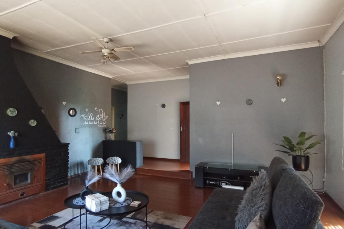 Stunning 3-bedroom Freehold home for sale in Florida North, Roodepoort - your dream home awaits! - Photo 2
