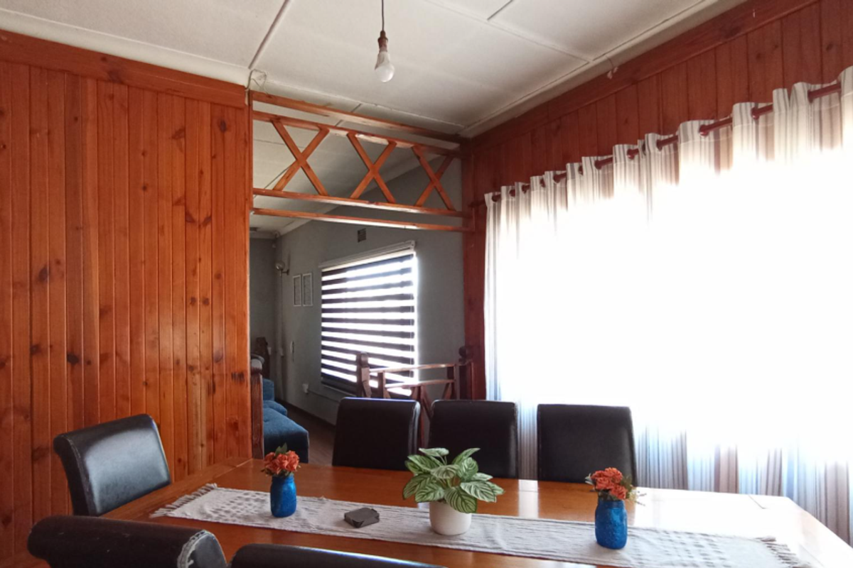 Stunning 3-bedroom Freehold home for sale in Florida North, Roodepoort - your dream home awaits! - Photo 4