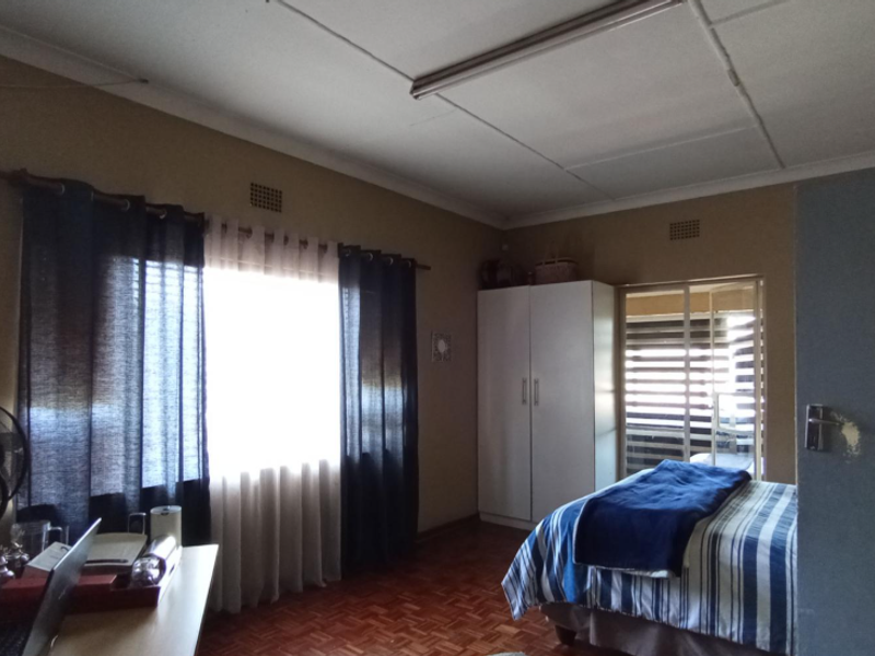 Stunning 3-bedroom Freehold home for sale in Florida North, Roodepoort - your dream home awaits! - Photo 10