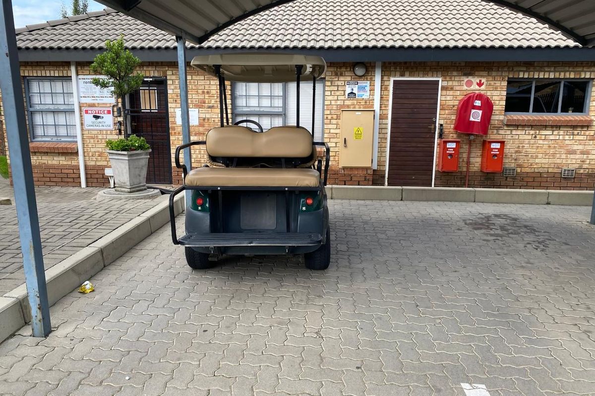 Ground Floor 1 Bedroom Apartment for Sale in Noordwyk, Midrand - Photo 4