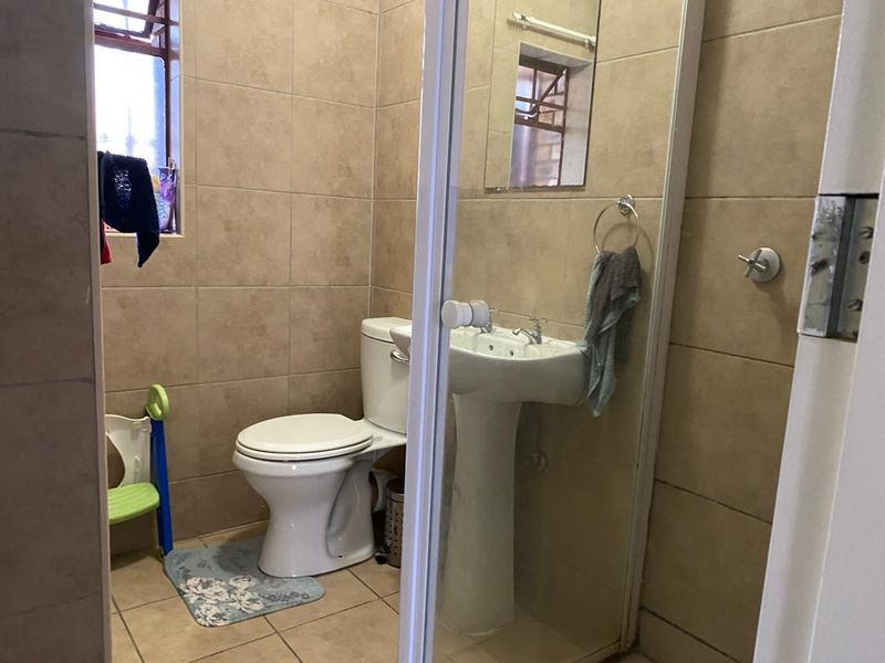 Ground Floor 1 Bedroom Apartment for Sale in Noordwyk, Midrand - Photo 9