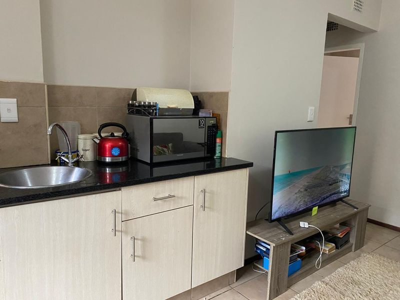 Ground Floor 1 Bedroom Apartment for Sale in Noordwyk, Midrand - Photo 7