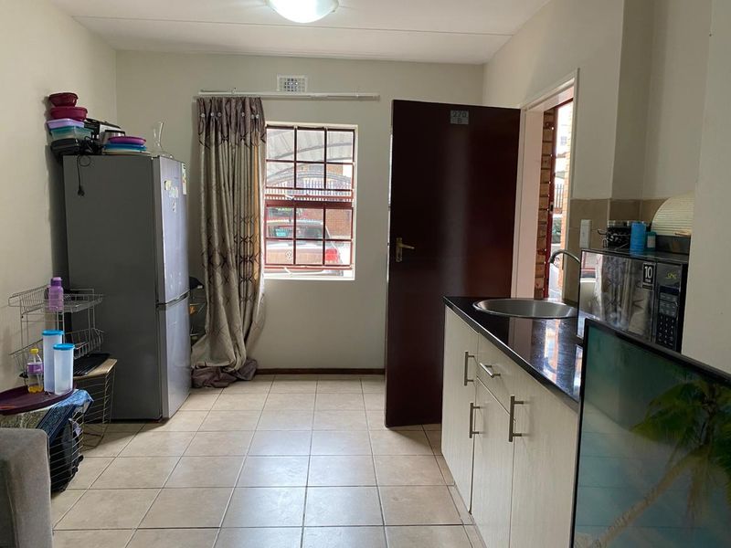Ground Floor 1 Bedroom Apartment for Sale in Noordwyk, Midrand - Photo 6