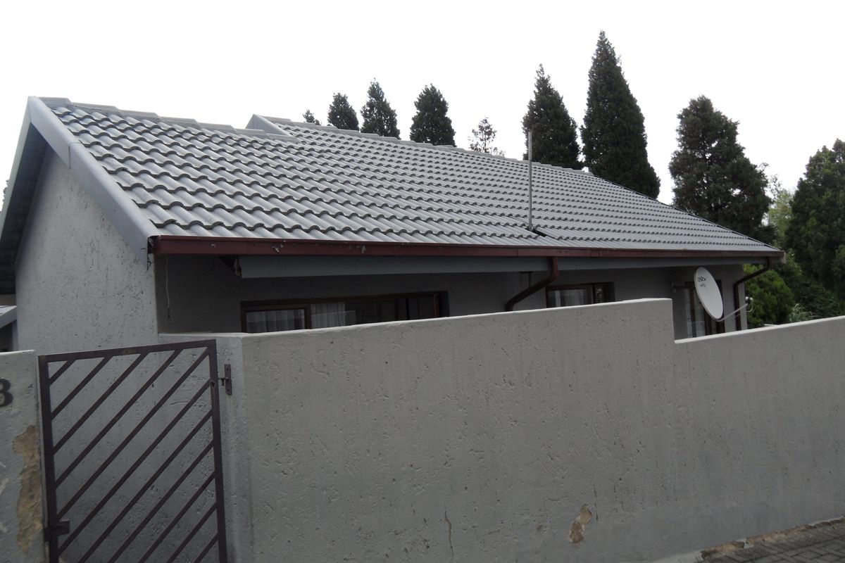 Simplex Townhouse For Sale - Photo 3