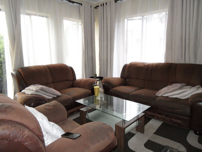 Simplex Townhouse For Sale - Photo 10