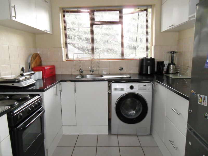 Simplex Townhouse For Sale - Photo 6