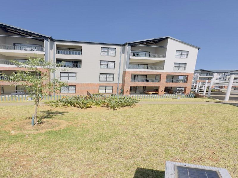 Modern living 2 Bedroom Apartment in a prime location awaits you!!! - Photo 2