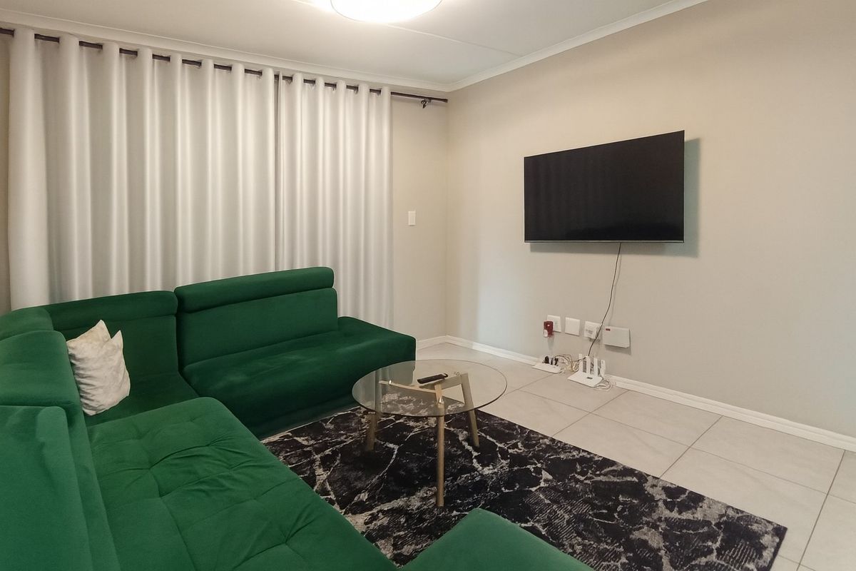 Modern living 2 Bedroom Apartment in a prime location awaits you!!! - Photo 5
