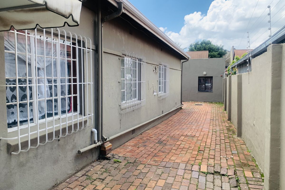 House For Sale In Johannesburg - Photo 4