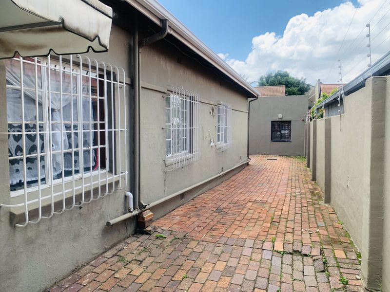 House For Sale In Johannesburg - Photo 4