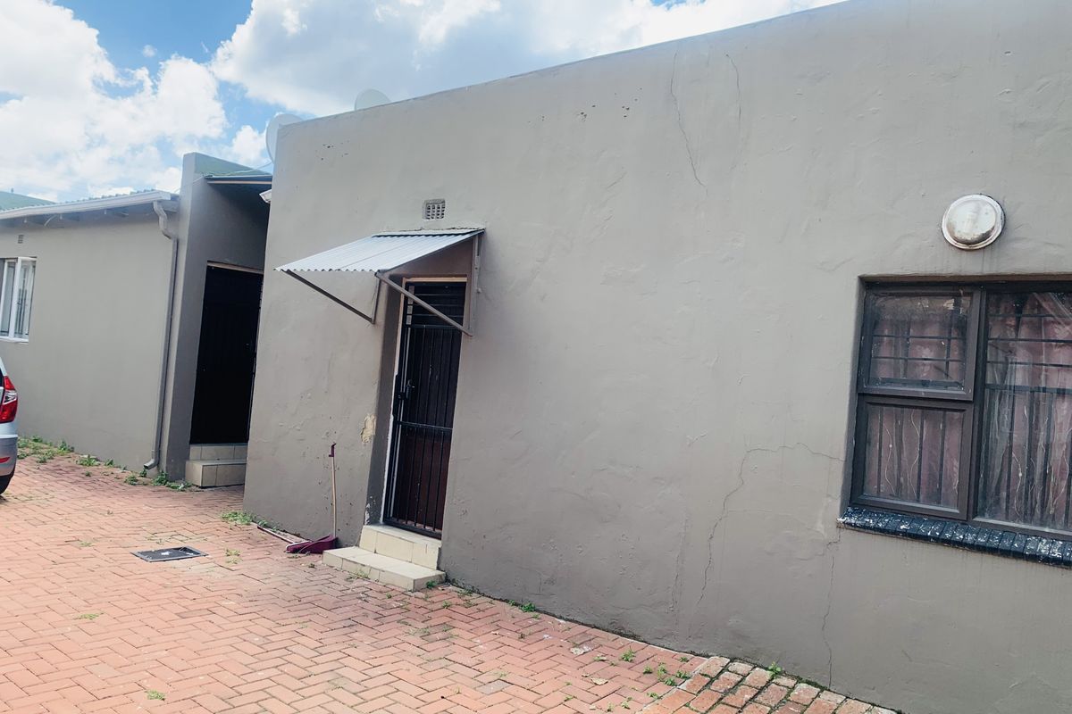 House For Sale In Johannesburg - Photo 2