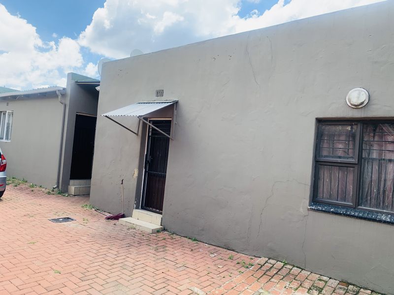 House For Sale In Johannesburg - Photo 2