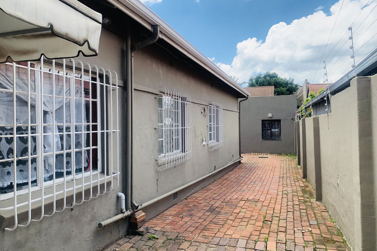 House For Sale In Johannesburg - Photo 3