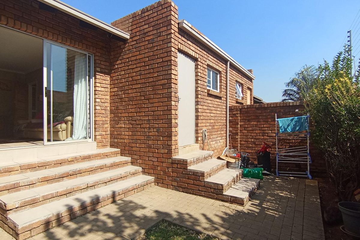 Modern living, prime location - Photo 2