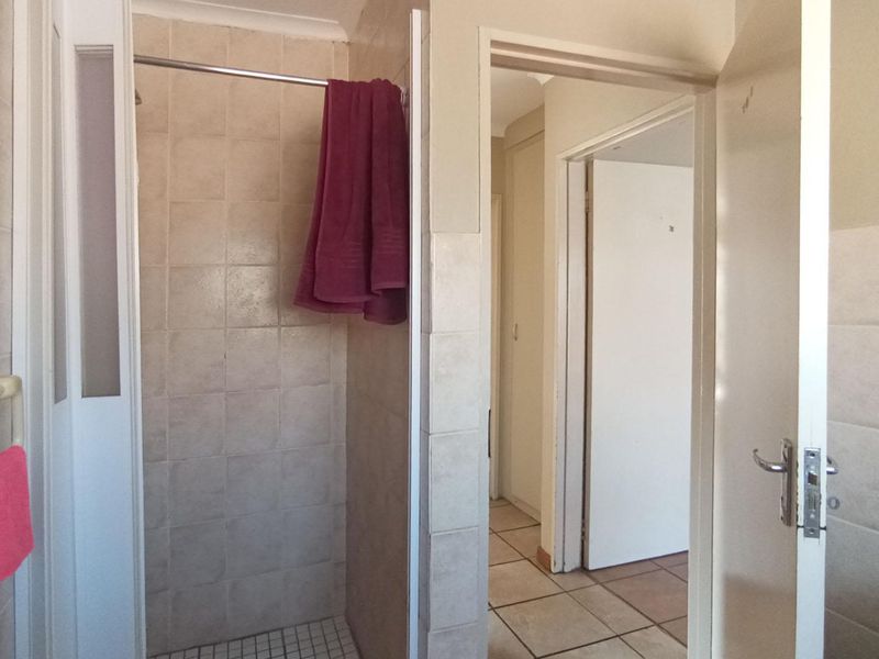 Modern living, prime location - Photo 7